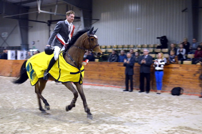 Trzy komplety medali (zdjęcia)