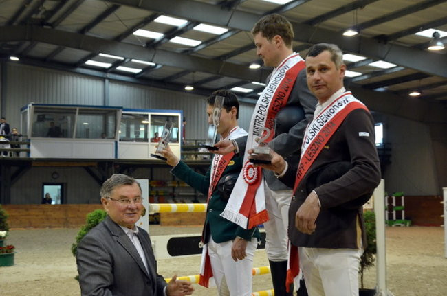 Trzy komplety medali (zdjęcia)