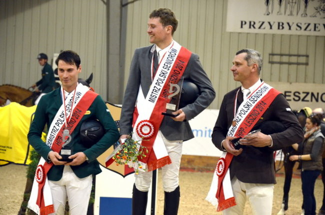 Trzy komplety medali (zdjęcia)