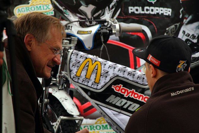 Zengota stanie za kasą (dźwięk i zdjęcia)