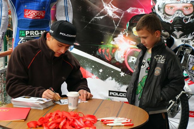 Zengota stanie za kasą (dźwięk i zdjęcia)