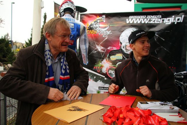 Zengota stanie za kasą (dźwięk i zdjęcia)