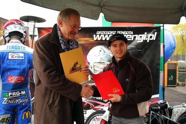 Zengota stanie za kasą (dźwięk i zdjęcia)