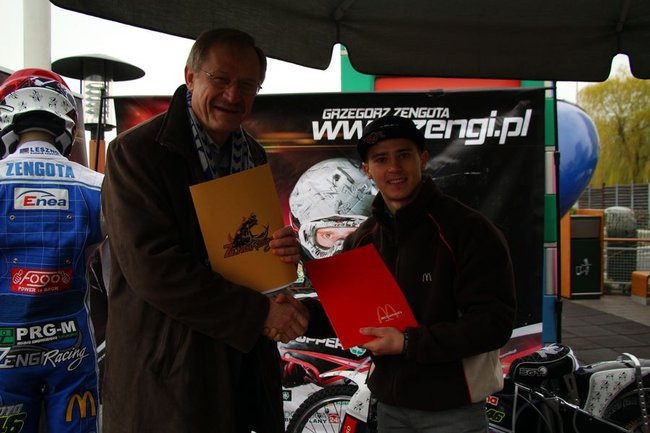 Zengota stanie za kasą (dźwięk i zdjęcia)