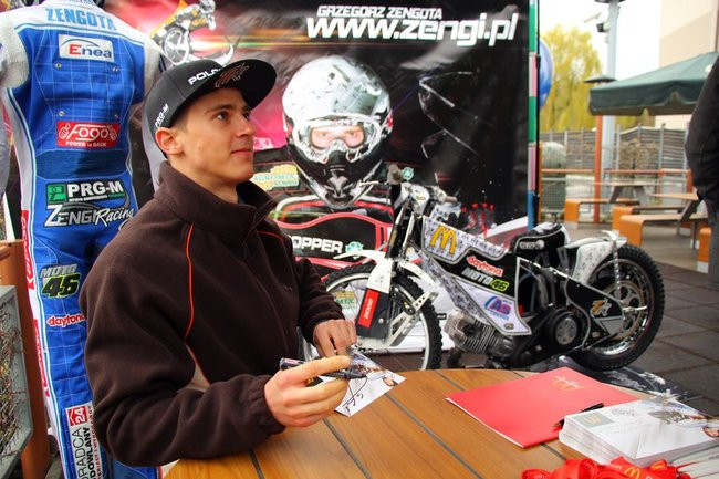 Zengota stanie za kasą (dźwięk i zdjęcia)