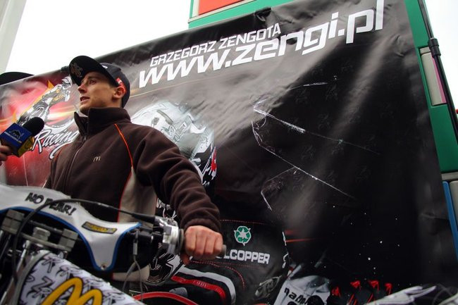 Zengota stanie za kasą (dźwięk i zdjęcia)