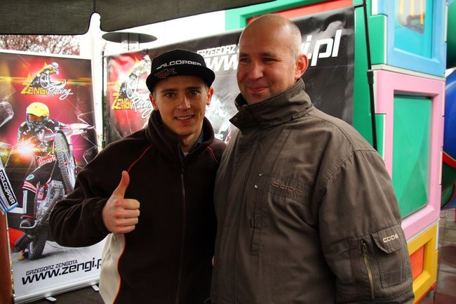 Zengota stanie za kasą (dźwięk i zdjęcia)