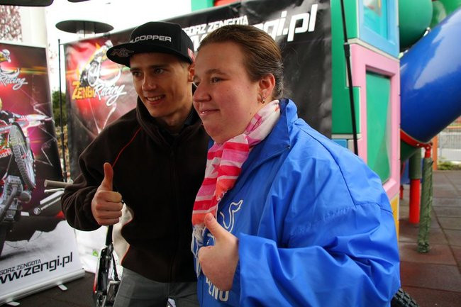 Zengota stanie za kasą (dźwięk i zdjęcia)