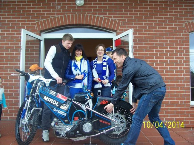 Biało-niebieski zajączek w Kłodzie (zdjęcia)