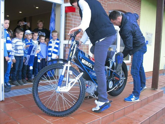 Biało-niebieski zajączek w Kłodzie (zdjęcia)