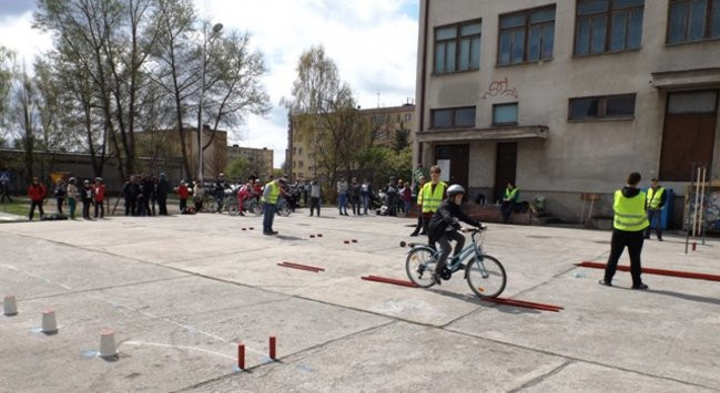 Bezpiecznie na drodze (zdjęcia)