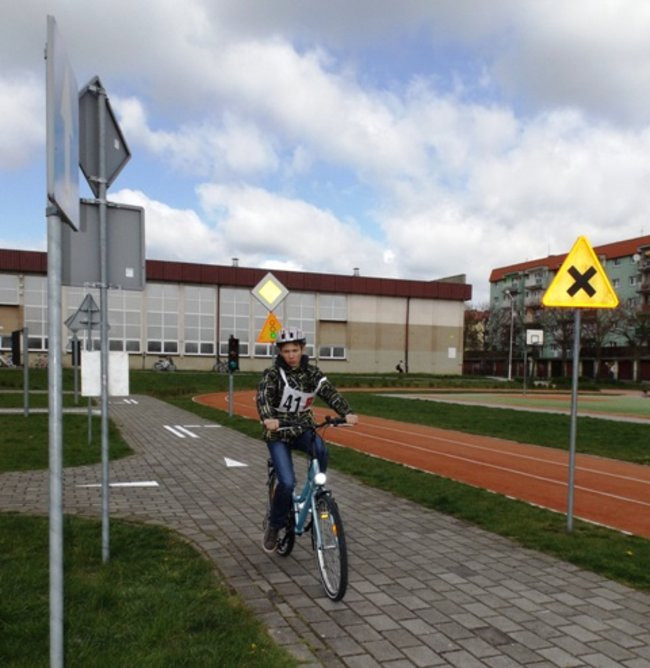 Bezpiecznie na drodze (zdjęcia)