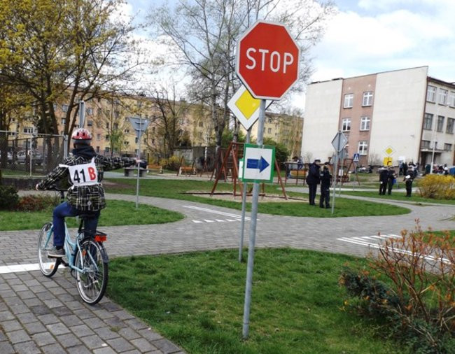 Bezpiecznie na drodze (zdjęcia)