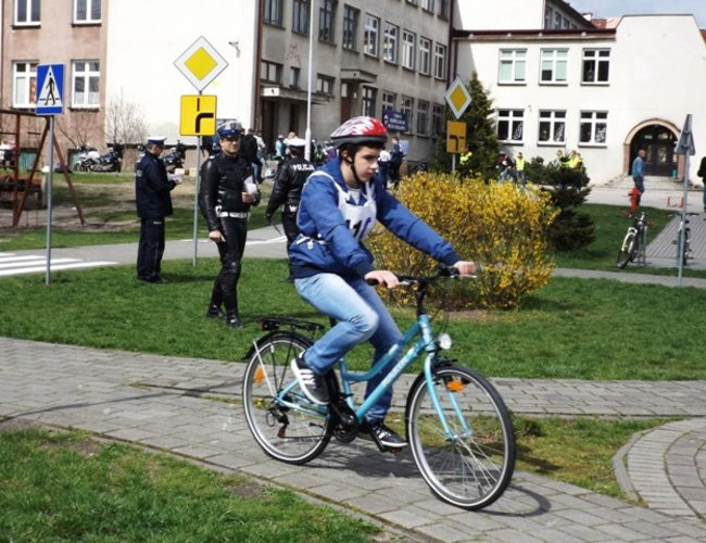 Bezpiecznie na drodze (zdjęcia)