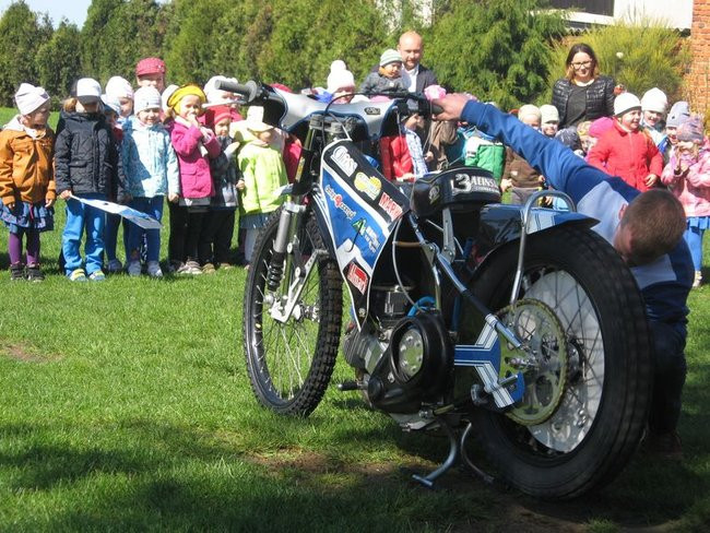 Damian Baliński w przedszkolu w Dąbczu (zdjęcia)