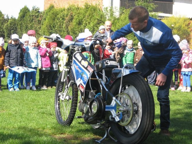 Damian Baliński w przedszkolu w Dąbczu (zdjęcia)