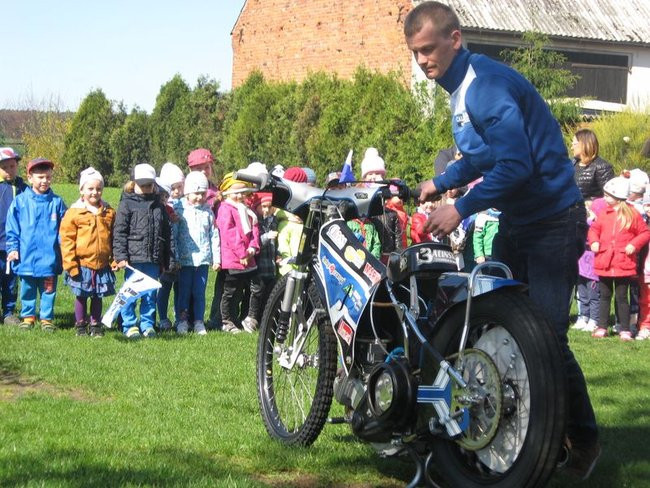 Damian Baliński w przedszkolu w Dąbczu (zdjęcia)
