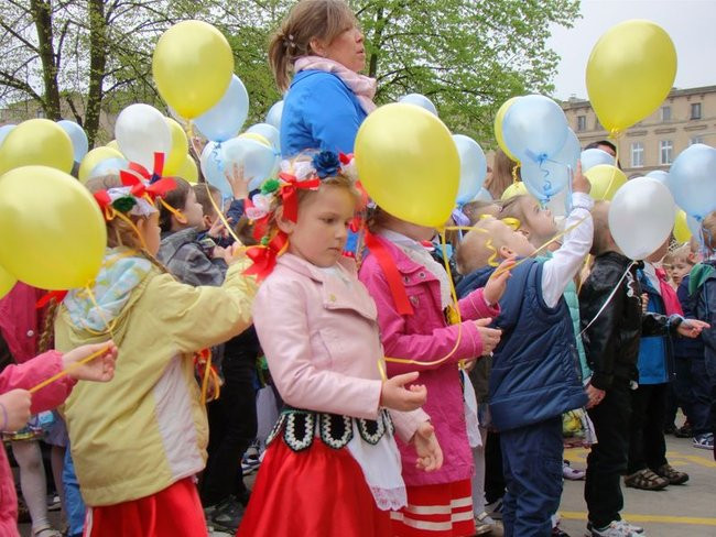 Balony z SMS-ami do nieba (zdjęcia)