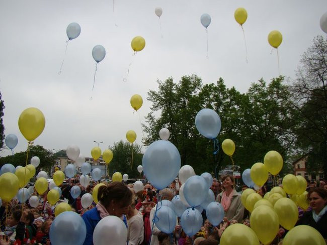 Balony z SMS-ami do nieba (zdjęcia)