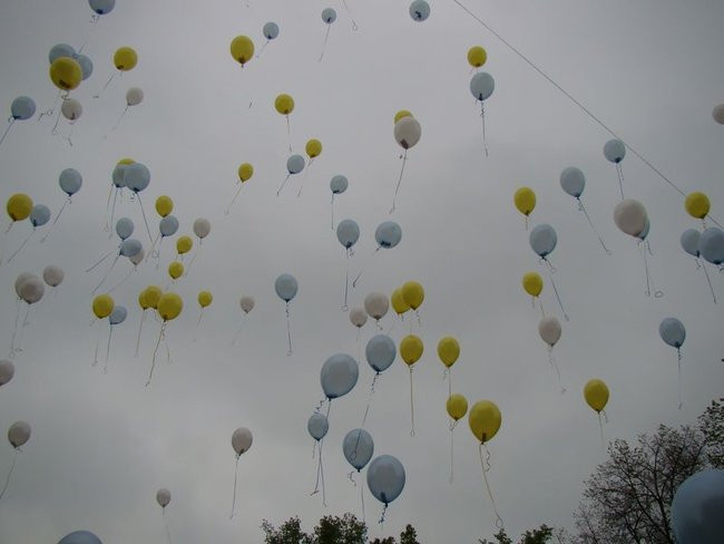 Balony z SMS-ami do nieba (zdjęcia)