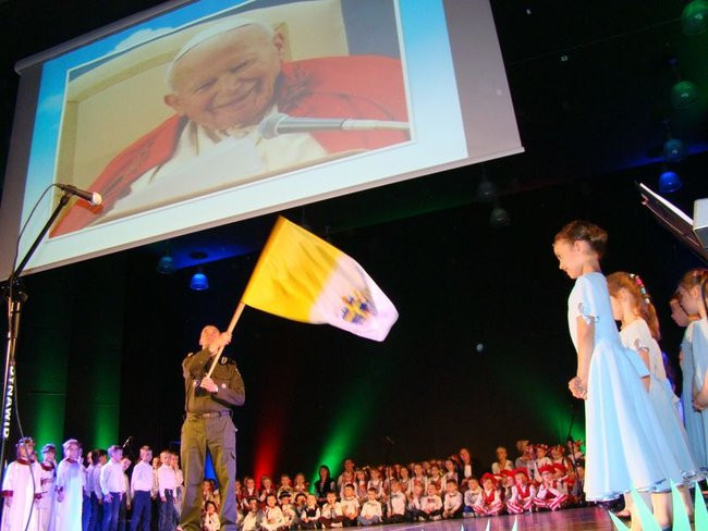 Balony z SMS-ami do nieba (zdjęcia)