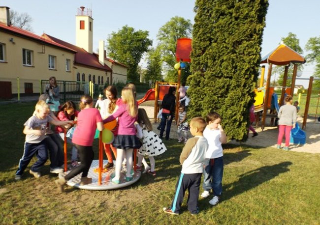 Plac zabaw w Wilkowicach otwarty (zdjęcia)