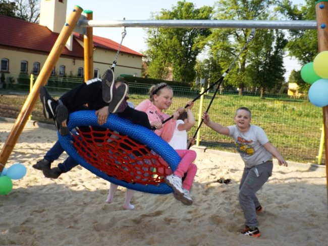Plac zabaw w Wilkowicach otwarty (zdjęcia)