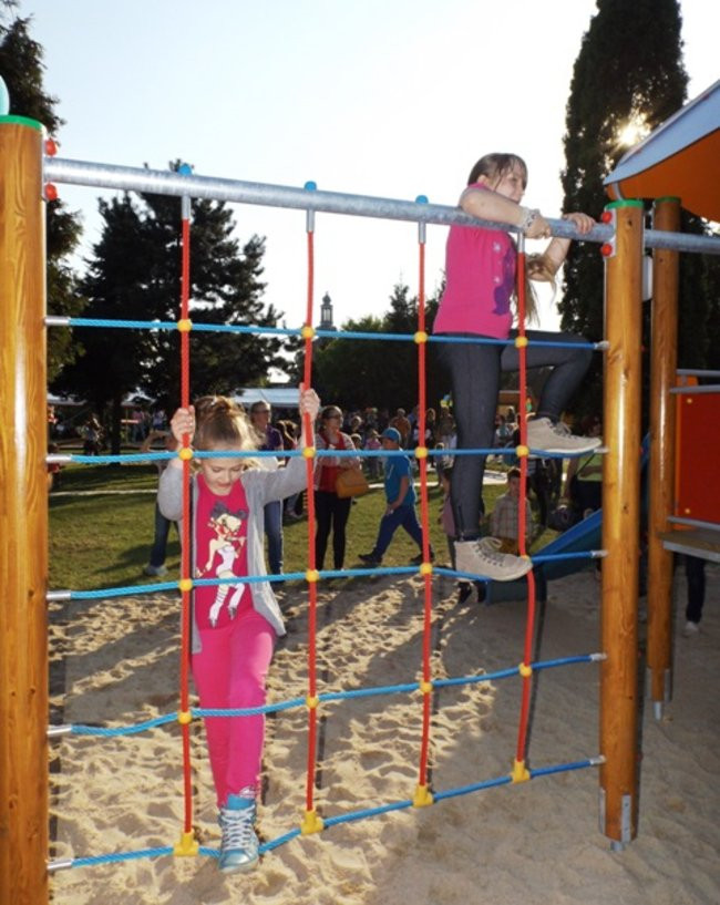 Plac zabaw w Wilkowicach otwarty (zdjęcia)