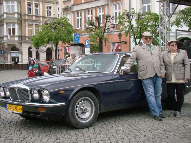 Zabytkowe pojazdy, eleganckie załogi (zdjęcia)