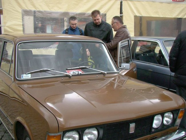 Zabytkowe pojazdy, eleganckie załogi (zdjęcia)