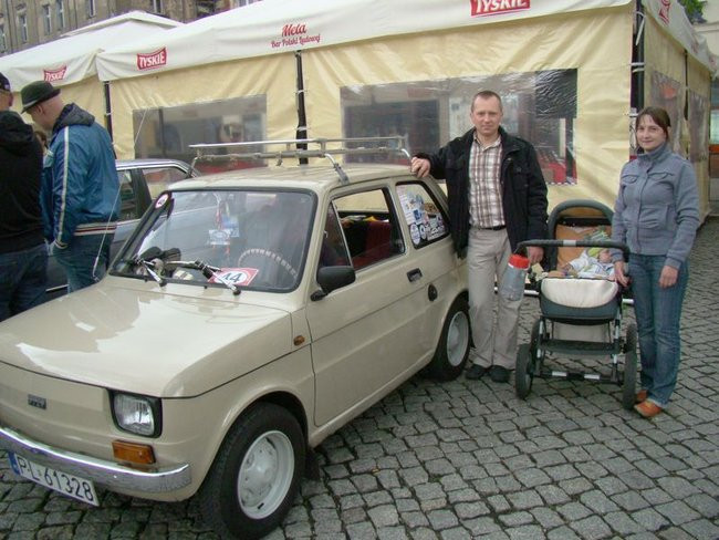 Zabytkowe pojazdy, eleganckie załogi (zdjęcia)
