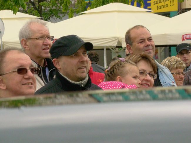 Zabytkowe pojazdy, eleganckie załogi (zdjęcia)