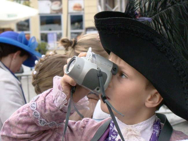 Zabytkowe pojazdy, eleganckie załogi (zdjęcia)