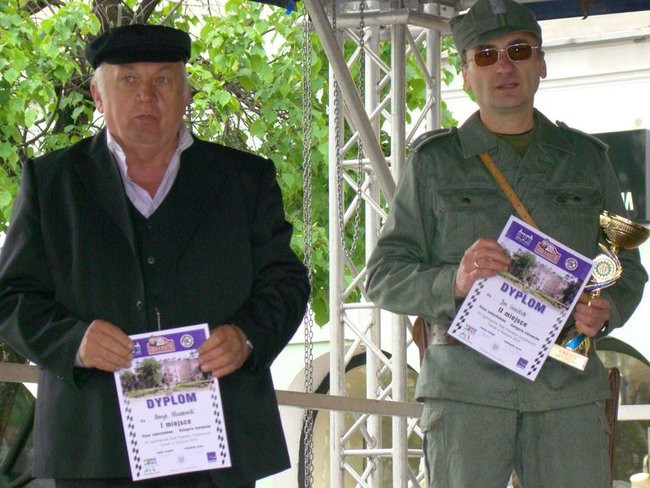 Zabytkowe pojazdy, eleganckie załogi (zdjęcia)