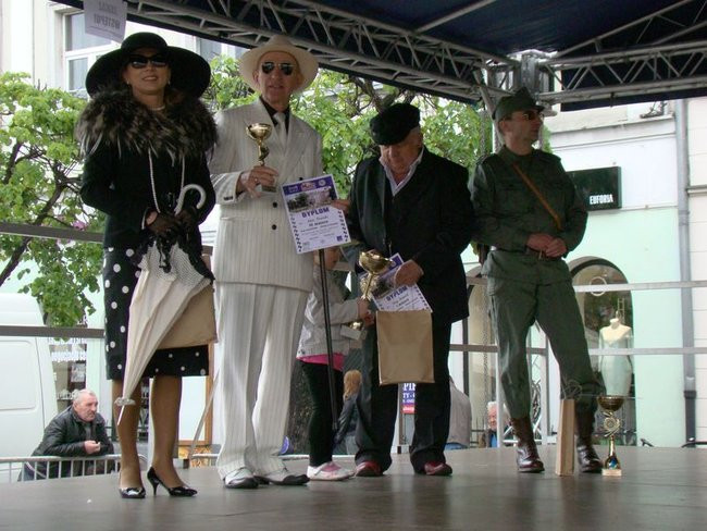 Zabytkowe pojazdy, eleganckie załogi (zdjęcia)