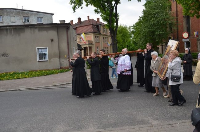 Krzyż i ikona Matki Bożej w Lesznie (zdjęcia)