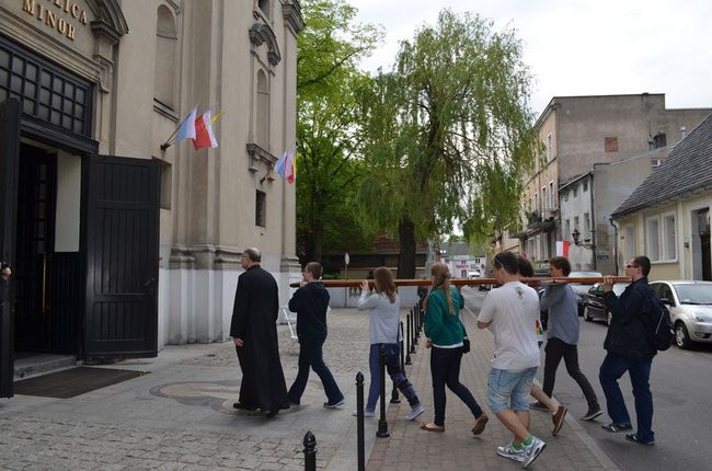 Krzyż i ikona Matki Bożej w Lesznie (zdjęcia)