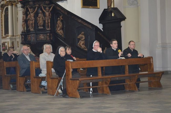 Krzyż i ikona Matki Bożej w Lesznie (zdjęcia)