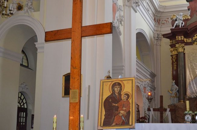 Krzyż i ikona Matki Bożej w Lesznie (zdjęcia)