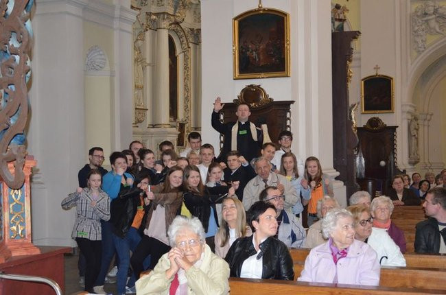 Krzyż i ikona Matki Bożej w Lesznie (zdjęcia)