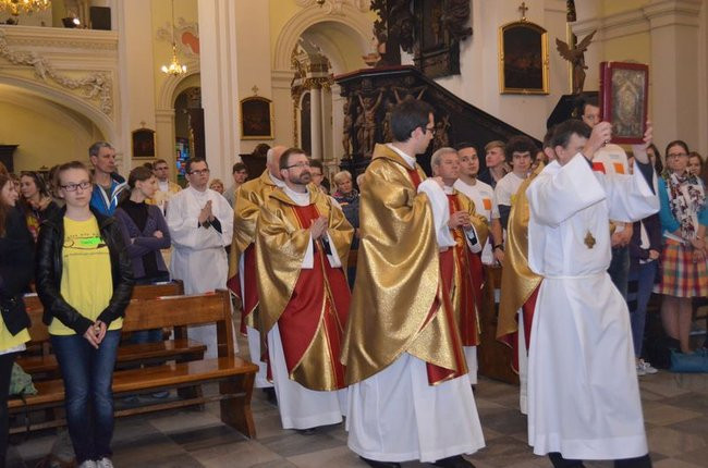 Krzyż i ikona Matki Bożej w Lesznie (zdjęcia)