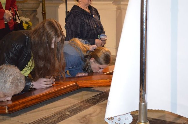 Krzyż i ikona Matki Bożej w Lesznie (zdjęcia)