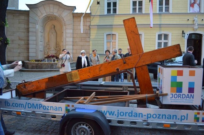 Krzyż i ikona Matki Bożej w Lesznie (zdjęcia)