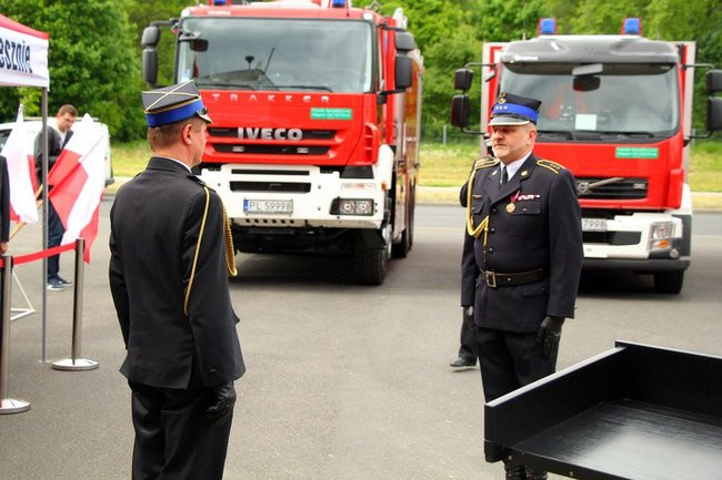Strażacy świętują, a tu nagle alarm (zdjęcia i wideo)