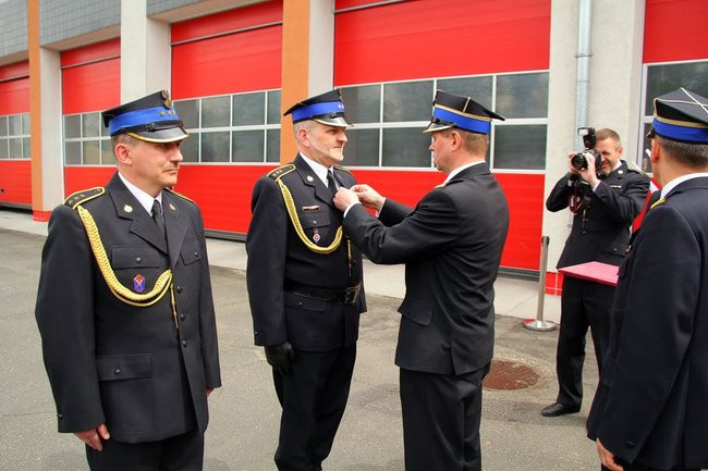 Strażacy świętują, a tu nagle alarm (zdjęcia i wideo)