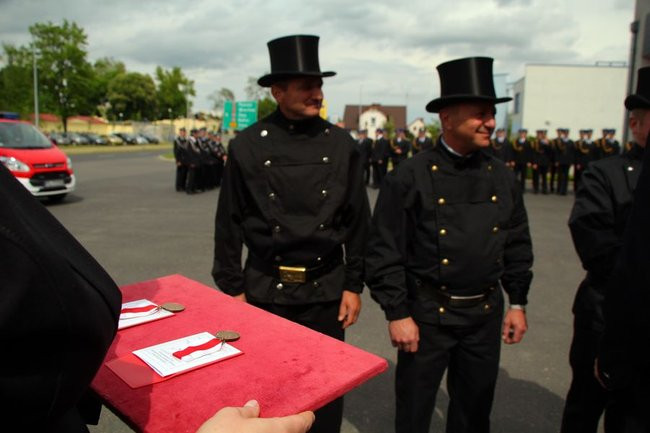 Strażacy świętują, a tu nagle alarm (zdjęcia i wideo)