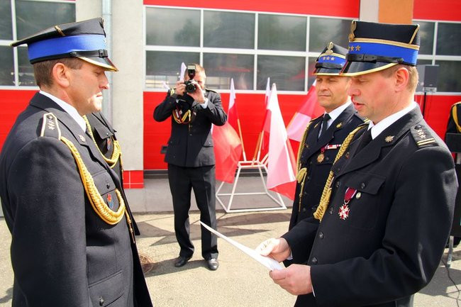 Strażacy świętują, a tu nagle alarm (zdjęcia i wideo)