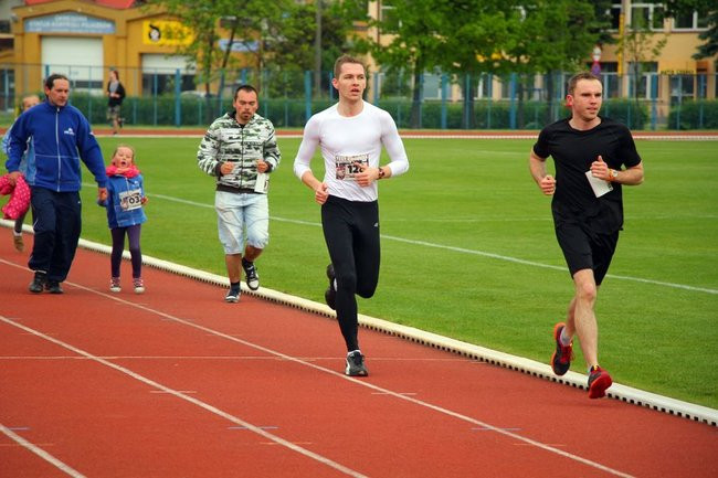 Test Coopera od rana na stadionie (zdjęcia, dźwięk i wideo)