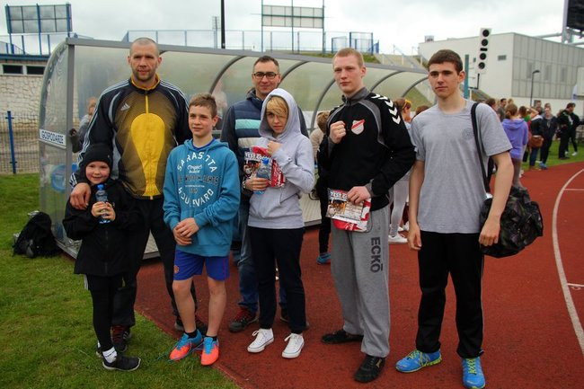 Test Coopera od rana na stadionie (zdjęcia, dźwięk i wideo)