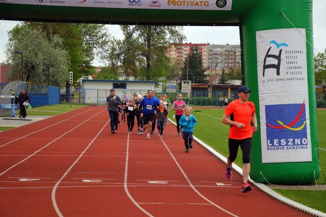 Test Coopera od rana na stadionie (zdjęcia, dźwięk i wideo)